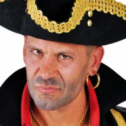 Driesteek Zwart, Met Gouden Galon