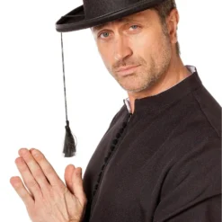 Pastoors Hoedje, Rood Of Zwart